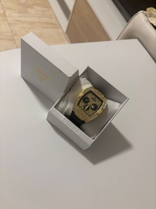 Reloj Guess Dorado y Negro Nuevo Con Su Caja