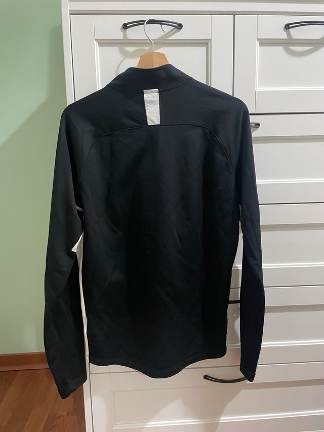 Sudadera Nike negra y blanca