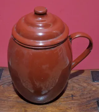 Puchero esmaltado antiguo