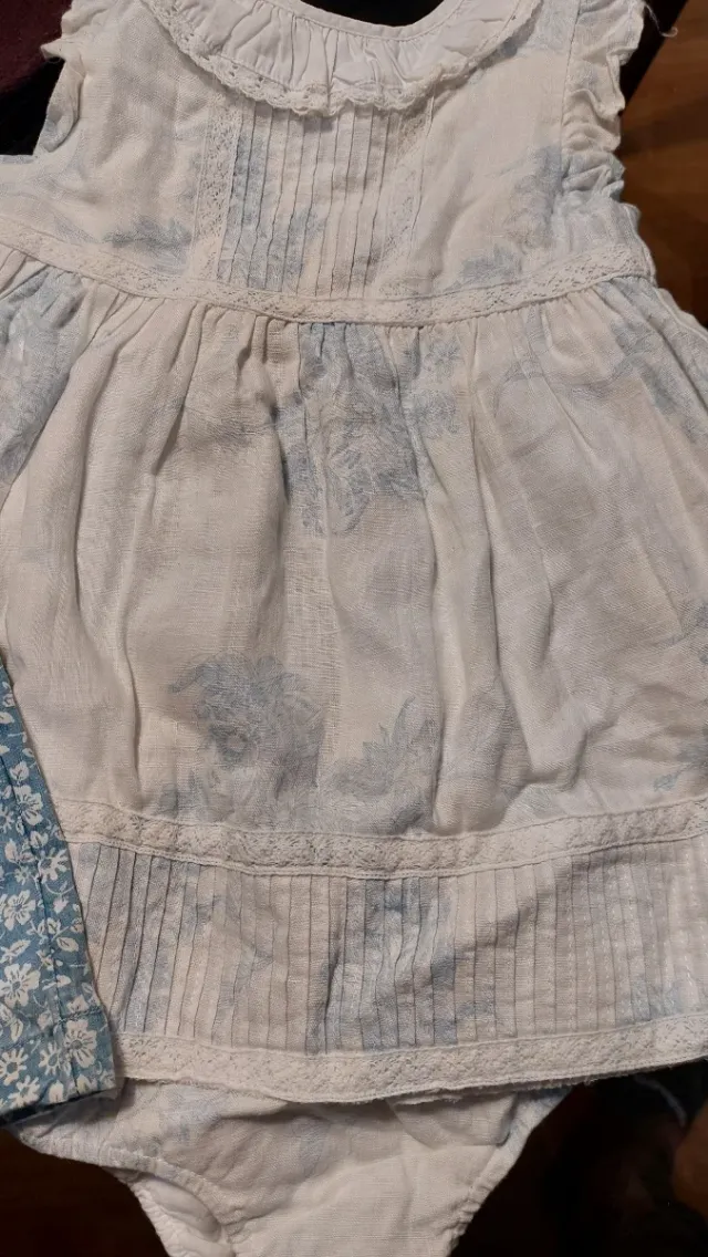 Lote vestidos Lola, Gocco, Gap, peto vaq Zara 24m