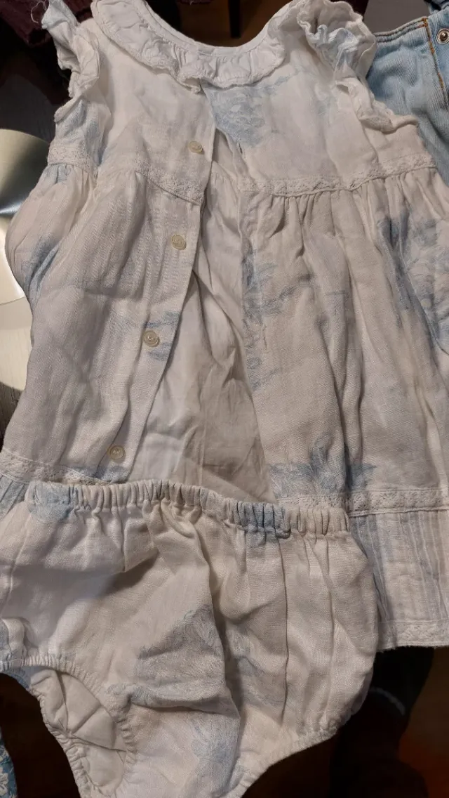 Lote vestidos Lola, Gocco, Gap, peto vaq Zara 24m