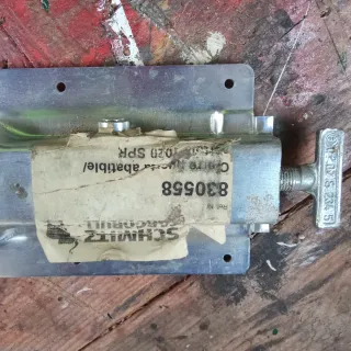 Cerradura de plataforma metálica