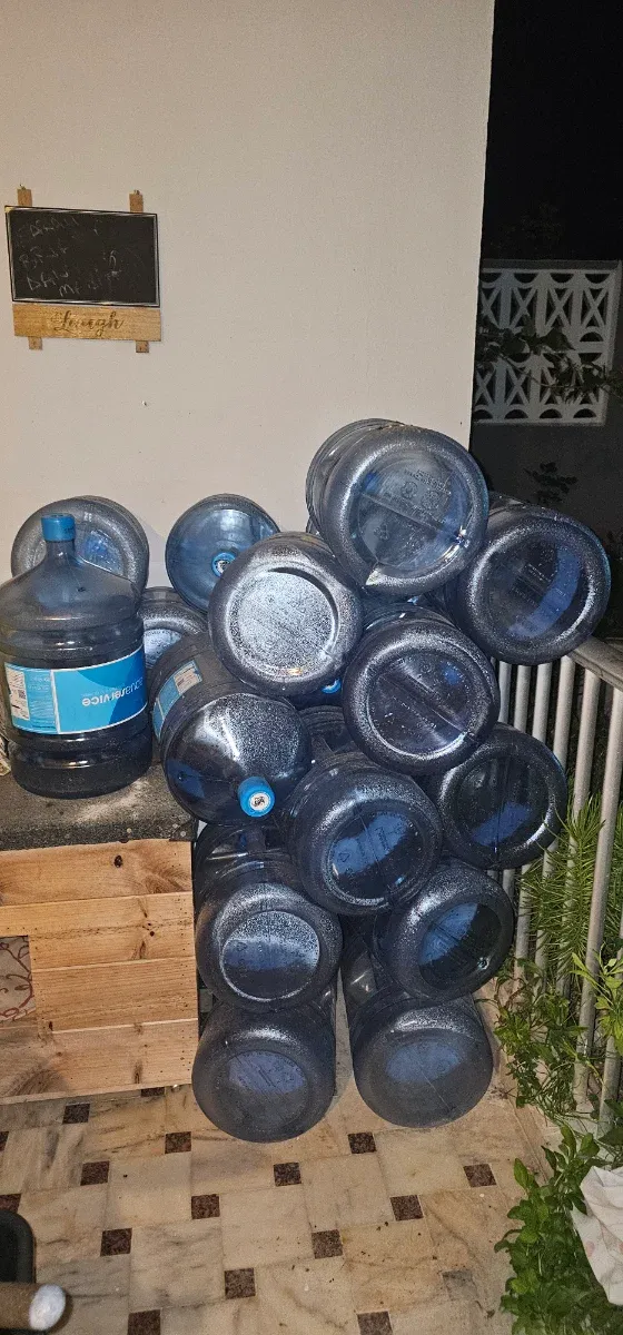 Bidones vacíos 20L Aguaservice