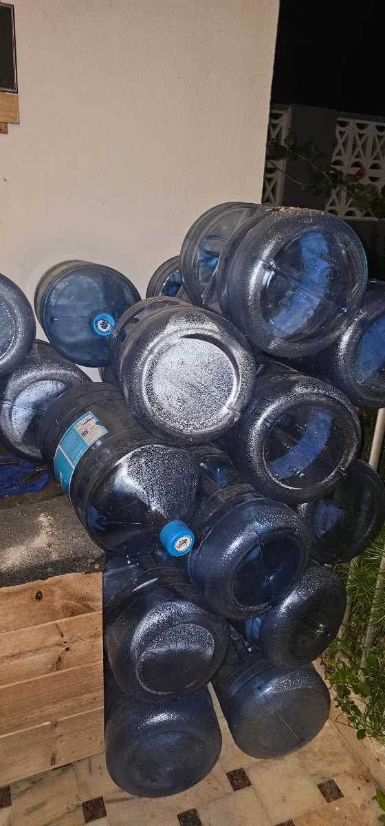 Bidones vacíos 20L Aguaservice