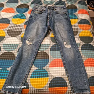 Pantalón vaquero desgastado