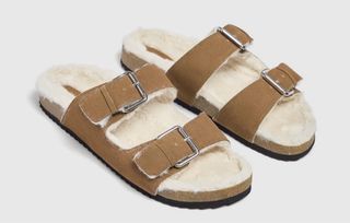 Sandalias piel y pelito de Pull and Bear