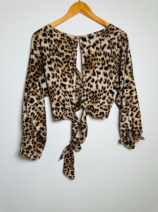 Top cruzado animal print estilo leopardo talla M