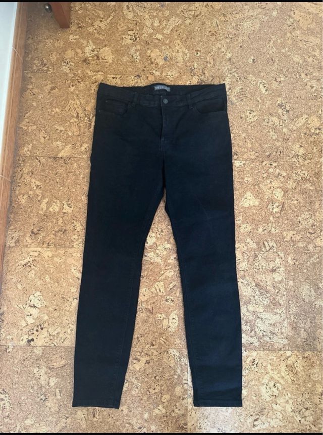 Pantalón vaquero negro