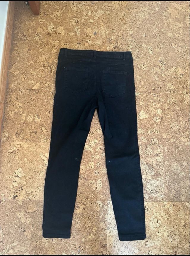 Pantalón vaquero negro
