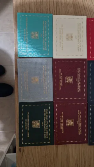 Monedas Vaticano varios años. Preguntar precio.