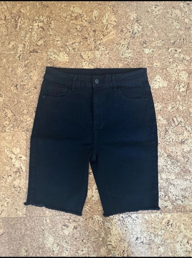 Pantalón corto vaquero negro