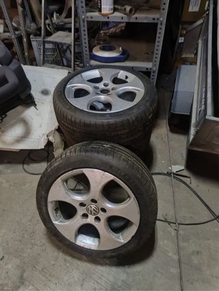 Salpicadero y puertas llantas Michelin Pilot Sport