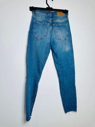 Vaqueros Bershka Skinny Talla 32 Rotos