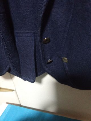 Chaqueta Giesswein y bolso cuero