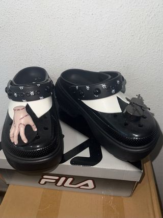 Crocs Miercoles Addams