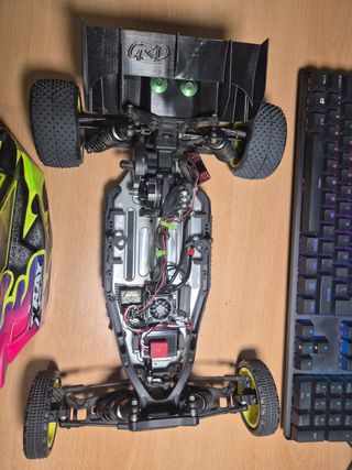 Coche RC escala 1/10 Xray XB2