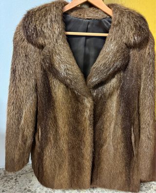 Abrigo de piel marrón