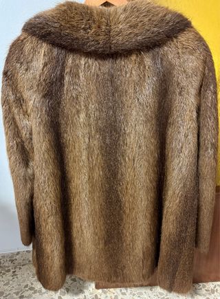 Abrigo de piel marrón