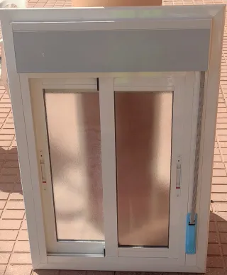 Ventana aluminio con persiana