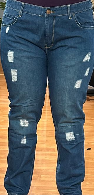 Pantalón vaquero desgastado