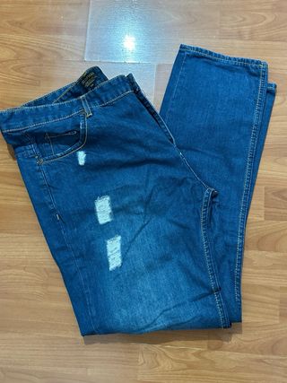 Pantalón vaquero desgastado
