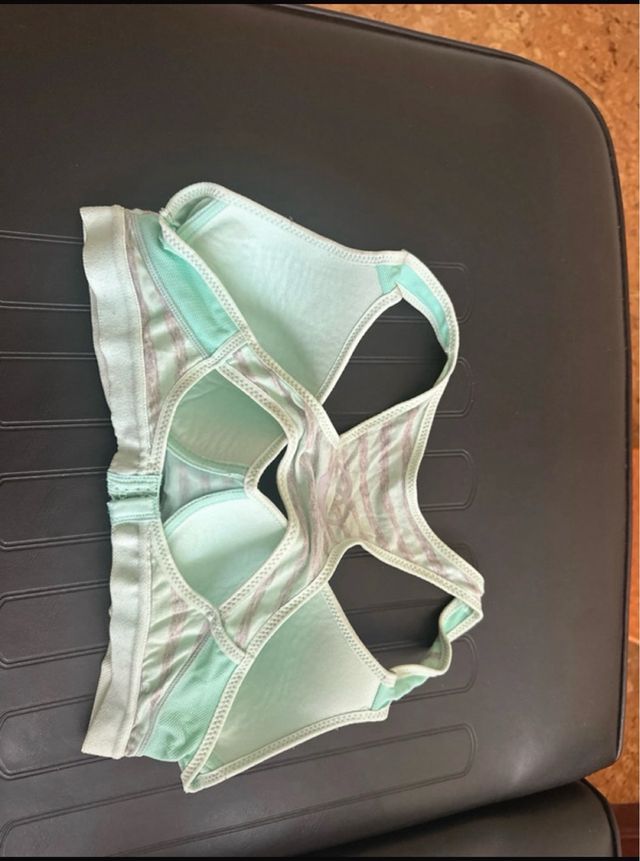 Sujetador deportivo a rayas