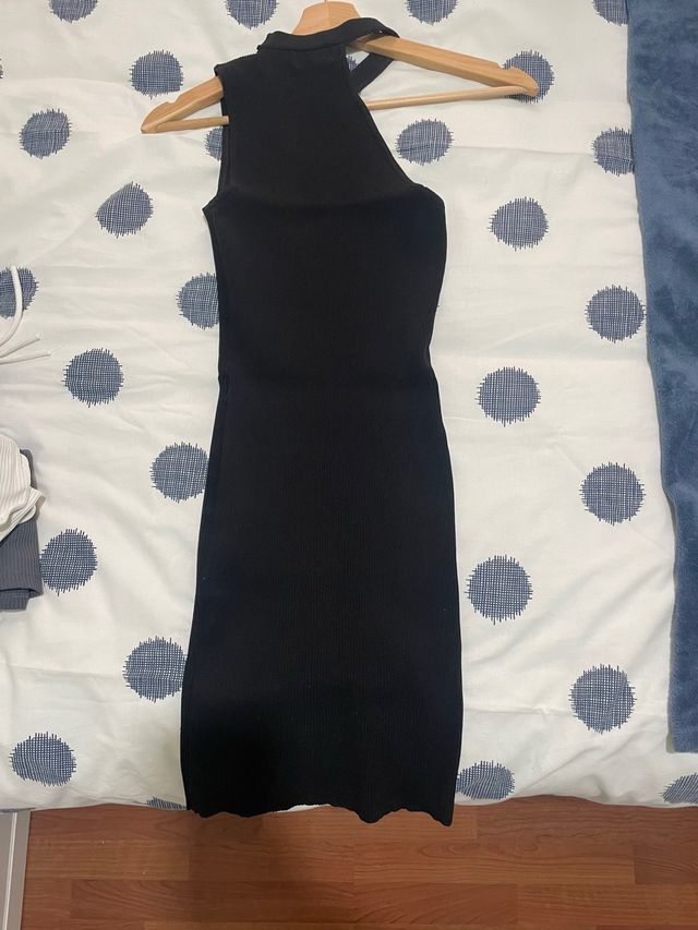 Vestido Bershka negro asimétrico