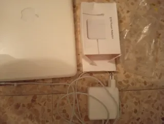 MacBook Blanco Apple dos unidades buen estado