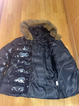 Plumífero negro brillante mujer