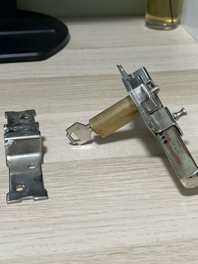 Pestillo de puerta FAC metálico