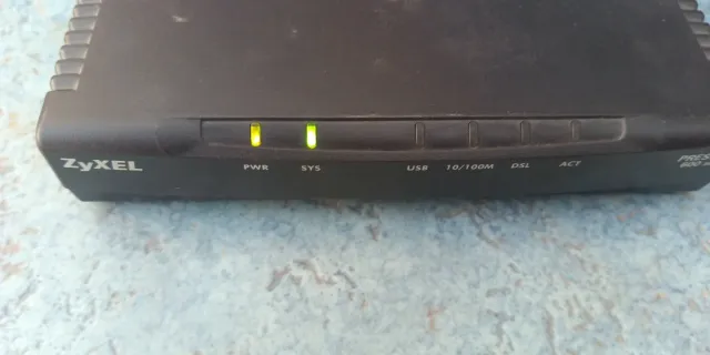 2 módems/routers marca Zyxel