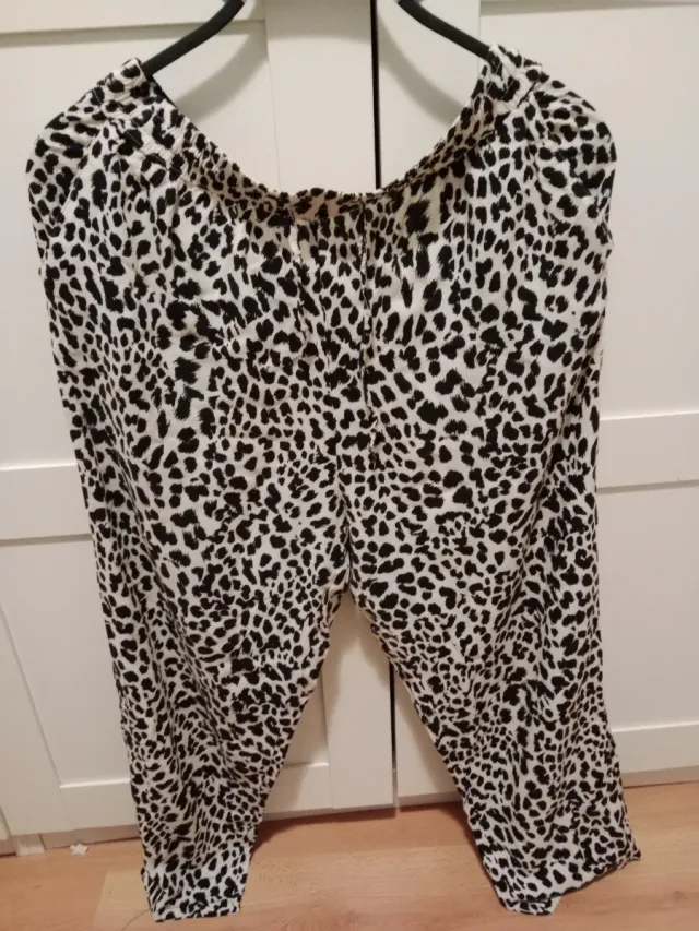Pantalón estampado leopardo mujer