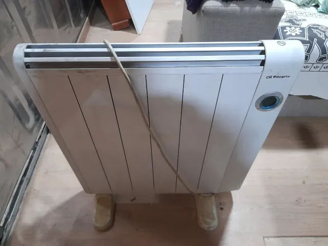 Riscaldatore Orbegozo bianco e argento