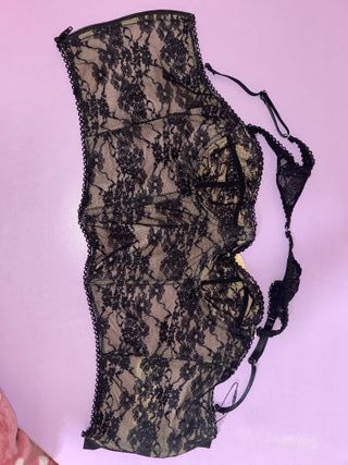 Top de encaje negro y dorado