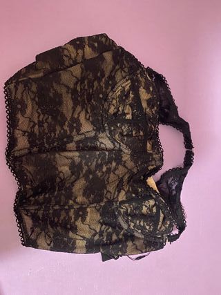 Top de encaje negro y dorado