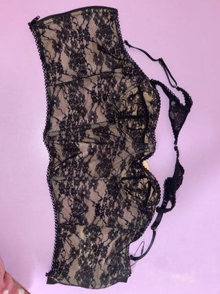 Top de encaje negro y dorado