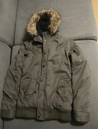 Abrigo Bershka verde militar - Talla S