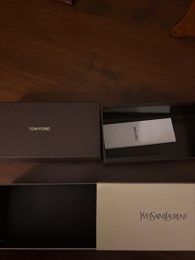 Cajas de gafas Tom Ford y Yves Saint Laurent