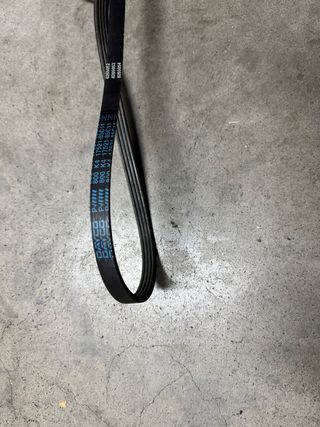 Recambio original de la correa bomba de dirección.