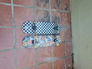 2 Patinetas: Checkerboard y Stickers