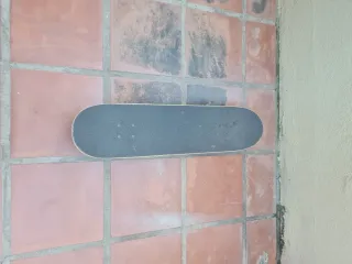 2 Patinetas: Checkerboard y Stickers