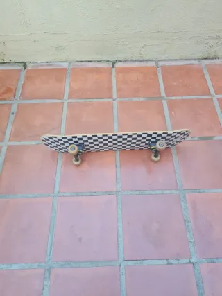 2 Patinetas: Checkerboard y Stickers