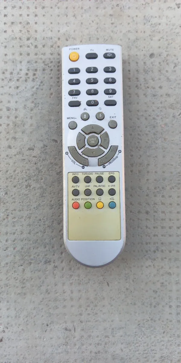 Mando a distancia para decodificador satelitar