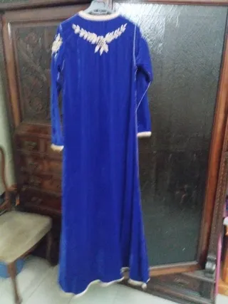Caftán Azul con Bordado Dorado