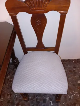 Mesa Comedor y 6 sillas clásicas. Incluido cristal