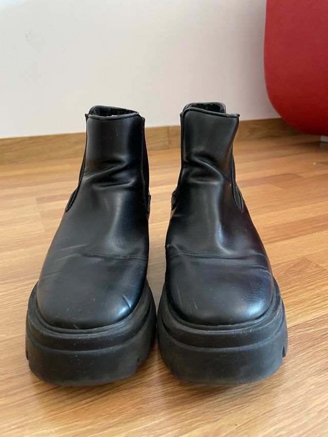 Botín plataforma Pull and Bear negro