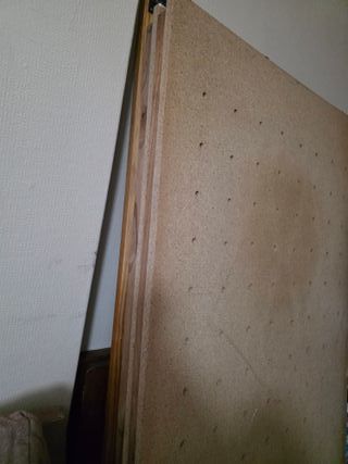 2 camas individuales de madera con colchón