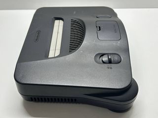 Nintendo 64 Giapponese (NTSC J) + Controller + Cablaggio