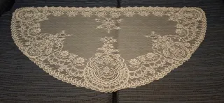 Mantilla encaje tul cristal media luna blanca