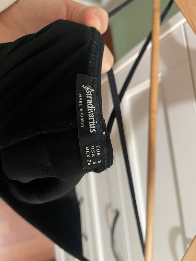 Mono largo negro Stradivarius